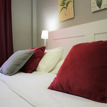 Mar Y Piscina En Costa Del Silencio ארונה