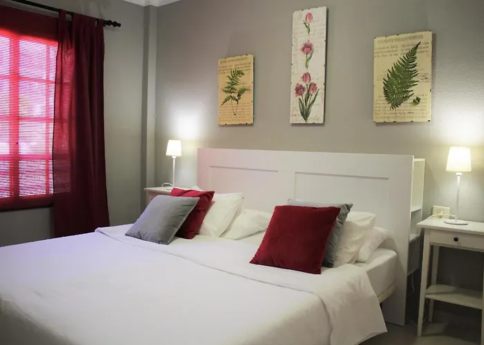 Mar Y Piscina En Costa Del Silencio *