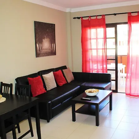 Mar Y Piscina En Costa Del Silencio *