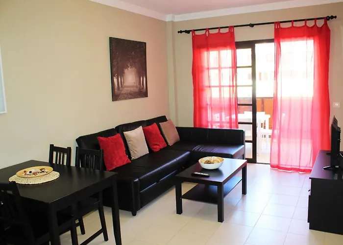 Mar Y Piscina En Costa Del Silencio *